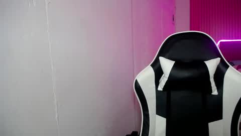 sonic_jess07 online show from 05-27-26, 03:25