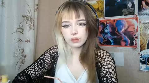 Snapshot of sonwosick chatting on 05-25-26, 04:13 Mila online show from 05-25-26, 04:13