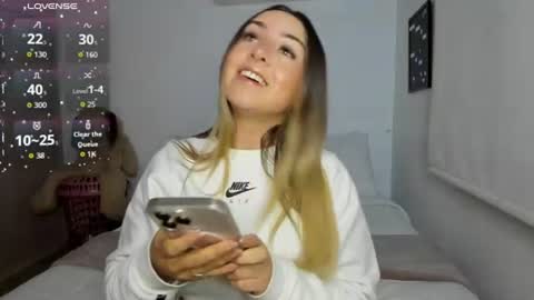 Snapshot of sophi_moreno chatting on 07-11-26, 01:08 Sofi online show from 07-11-26, 01:08