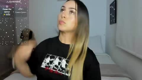 Snapshot of sophi_moreno chatting on 07-18-26, 12:59 Sofi online show from 07-18-26, 12:59