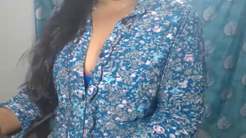 Snapshot of sophia_indian chatting on 06-08-26, 05:41 Sophia Tamil online show from 06-08-26, 05:41
