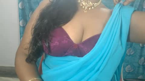 Snapshot of sophia_indian chatting on 06-19-26, 05:01 Sophia Tamil online show from 06-19-26, 05:01