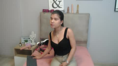 Sophia Bedford online show from 04-17-26, 02:31