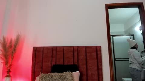 sophiacolliins online show from 10-10-25, 12:15