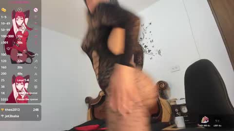 Snapshot of sophie_benett chatting on 04-21-26, 01:42 Sophie online show from 04-21-26, 01:42