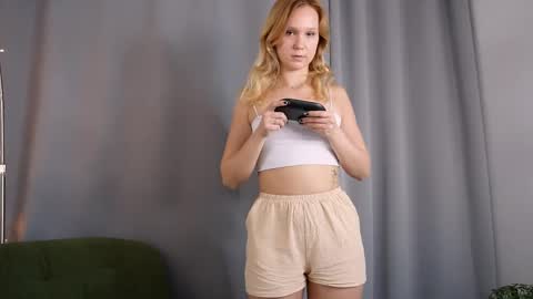 Sophia online show from 04-25-26, 02:03