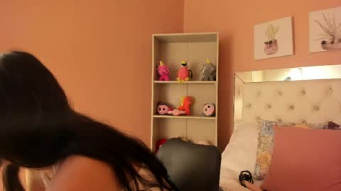 Snapshot of sophie_copers chatting on 05-29-26, 09:02 S O P H I E online show from 05-29-26, 09:02