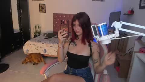 Snapshot of sophie_dolly_ chatting on 06-14-26, 12:30 sophie doll online show from 06-14-26, 12:30