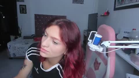Snapshot of sophie_dolly_ chatting on 06-14-26, 11:40 sophie doll online show from 06-14-26, 11:40