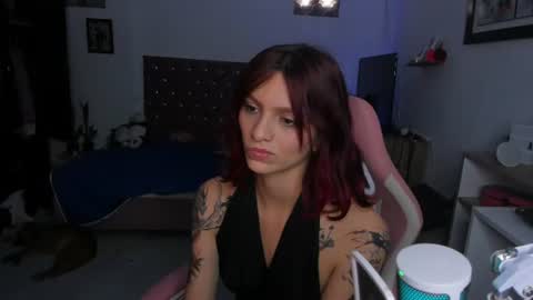 Snapshot of sophie_dolly_ chatting on 06-23-26, 04:27 sophie doll online show from 06-23-26, 04:27