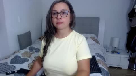 Snapshot of sophie_lopez1 chatting on 02-18-26, 02:07 Sofa online show from 02-18-26, 02:07