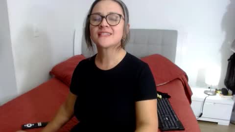 Snapshot of sophie_lopez1 chatting on 03-04-26, 02:50 Sofa online show from 03-04-26, 02:50