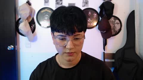 Snapshot of sophie_ross1 chatting on 04-16-26, 02:01 sophie_ross1 online show from 04-16-26, 02:01