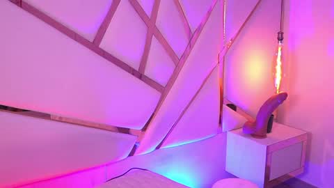Sophie online show from 05-21-26, 07:54