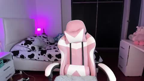    online show from 06-17-26, 08:17