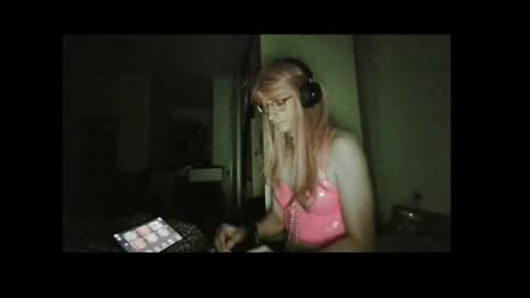 Sophie Cross online show from 07-04-26, 01:12