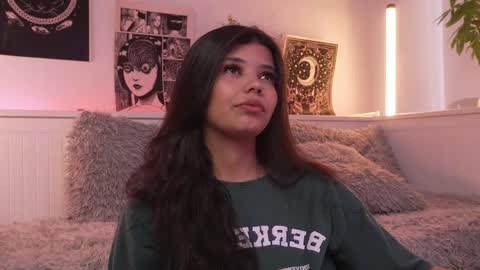 Sophiee  online show from 05-13-26, 07:00