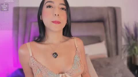 Snapshot of sophiee_smith chatting on 06-15-26, 11:45 Sophie online show from 06-15-26, 11:45