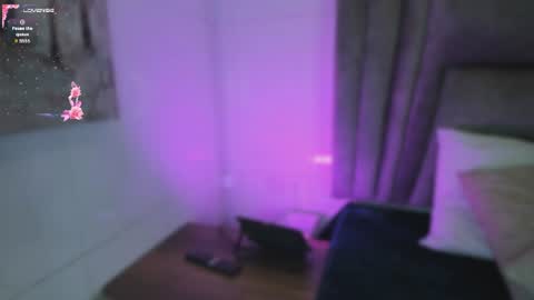 Snapshot of sophiee_smith chatting on 07-14-26, 11:27 Sophie online show from 07-14-26, 11:27