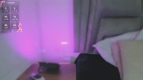 Snapshot of sophiee_smith chatting on 07-16-26, 11:27 Sophie online show from 07-16-26, 11:27