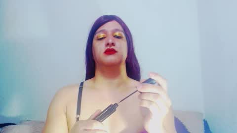 Snapshot of sophiehillsxo chatting on 01-06-26, 03:21 sophiehillsxo online show from 01-06-26, 03:21