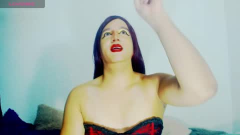 Snapshot of sophiehillsxo chatting on 05-06-26, 01:25 sophiehillsxo online show from 05-06-26, 01:25