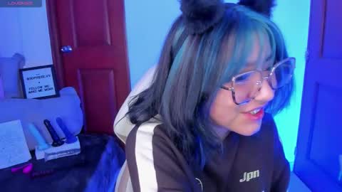 Snapshot of sophievv chatting on 02-09-26, 06:23 Sophie online show from 02-09-26, 06:23