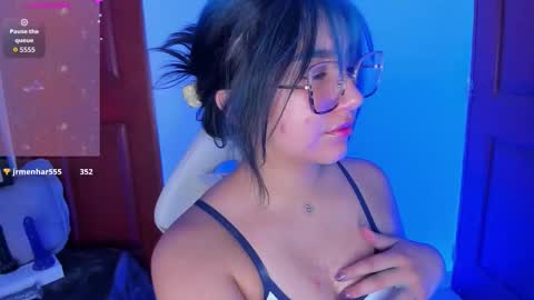 Snapshot of sophievv chatting on 02-12-26, 07:25 Sophie online show from 02-12-26, 07:25