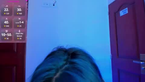 Snapshot of sophievv chatting on 02-12-26, 07:31 Sophie online show from 02-12-26, 07:31