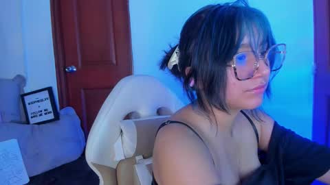 Snapshot of sophievv chatting on 02-13-26, 08:05 Sophie online show from 02-13-26, 08:05