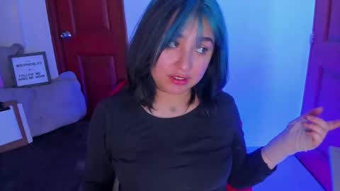 Snapshot of sophievv chatting on 02-17-26, 06:47 Sophie online show from 02-17-26, 06:47