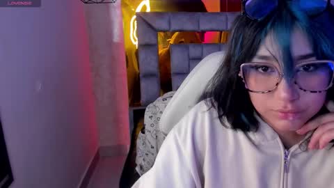 Snapshot of sophievv chatting on 02-24-26, 11:36 Sophie online show from 02-24-26, 11:36