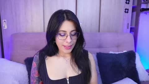 Snapshot of sophiiecums chatting on 05-06-26, 04:19 Sophiie online show from 05-06-26, 04:19