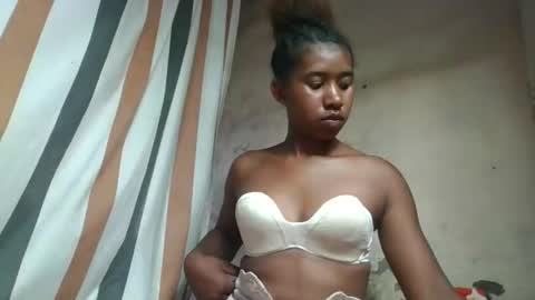 soriettezah online show from 04-11-26, 01:59