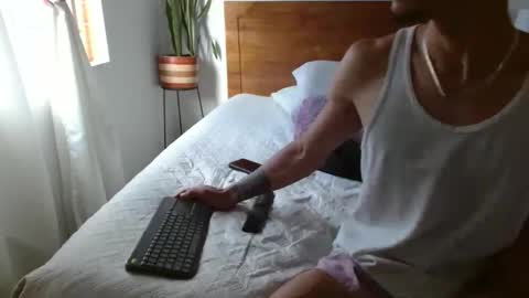 businessman online show from 12-20-25, 09:11