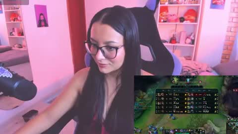 Lili online show from 06-19-26, 04:33