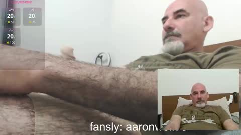 Snapshot of soyelpoti79 chatting on 11-15-25, 01:40 WhiteWolfFL online show from 11-15-25, 01:40