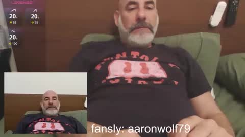 Snapshot of soyelpoti79 chatting on 01-11-26, 04:23 WhiteWolfFL online show from 01-11-26, 04:23