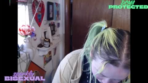 Snapshot of sparklybisexual chatting on 03-02-26, 06:26 sparklybisexual online show from 03-02-26, 06:26