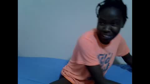 Snapshot of spicy_kittie chatting on 02-25-26, 01:32 Kittle online show from 02-25-26, 01:32