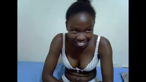 Snapshot of spicy_kittie chatting on 03-08-26, 04:44 Kittle online show from 03-08-26, 04:44