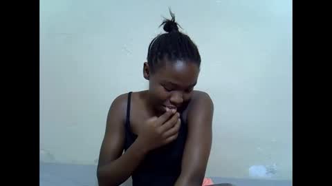 Snapshot of spicy_kittie chatting on 05-26-26, 07:26 Kittle online show from 05-26-26, 07:26