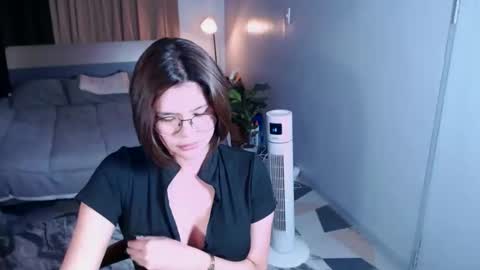 Snapshot of spiffingview_of_carmella chatting on 06-01-26, 05:53 Hi Im Carmela online show from 06-01-26, 05:53