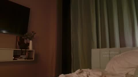 Elizabeth online show from 03-19-26, 04:44