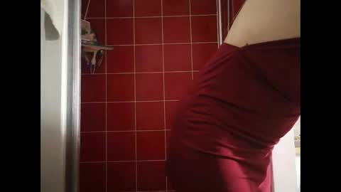 Snapshot of splafy chatting on 12-20-25, 10:17 ellie online show from 12-20-25, 10:17