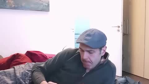 Snapshot of spliffray chatting on 01-03-25, 08:21 spliffray online show from 01-03-25, 08:21