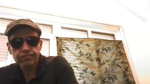 Snapshot of spliffray chatting on 04-08-26, 06:13 spliffray online show from 04-08-26, 06:13