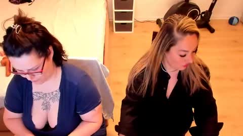 Kim online show from 05-31-26, 01:07