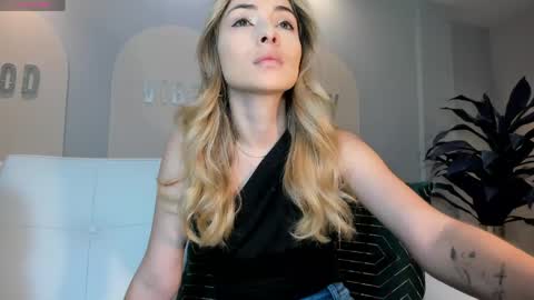 Stacy Woods online show from 04-23-26, 11:42