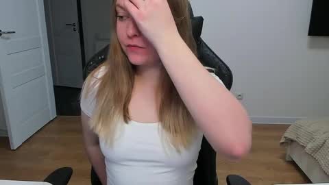 Snapshot of stacy_miraclee chatting on 04-26-26, 05:10 Stacy online show from 04-26-26, 05:10